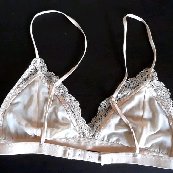 Talula bralette from Aritzia - Picture 3 of 4